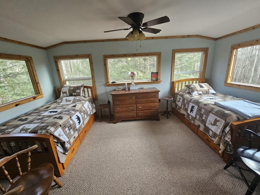 BR3 2 Twins upstairs